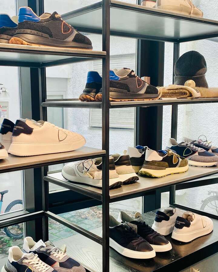 Die neuen Sneaker von Philippe Model stehen im Regal und warten auf euch 😎